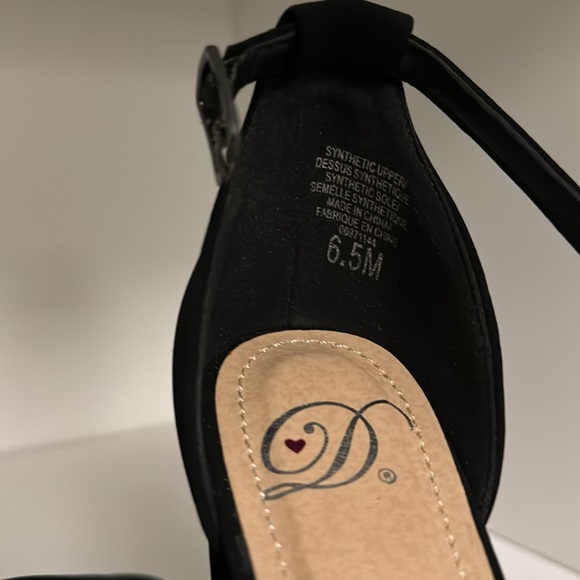 Perfect black heels NEVER WORN - Picture 4 of 4